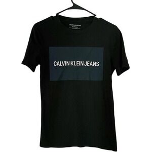 Calvin Klein Jeans Graphic Tee – Classic Logo Style